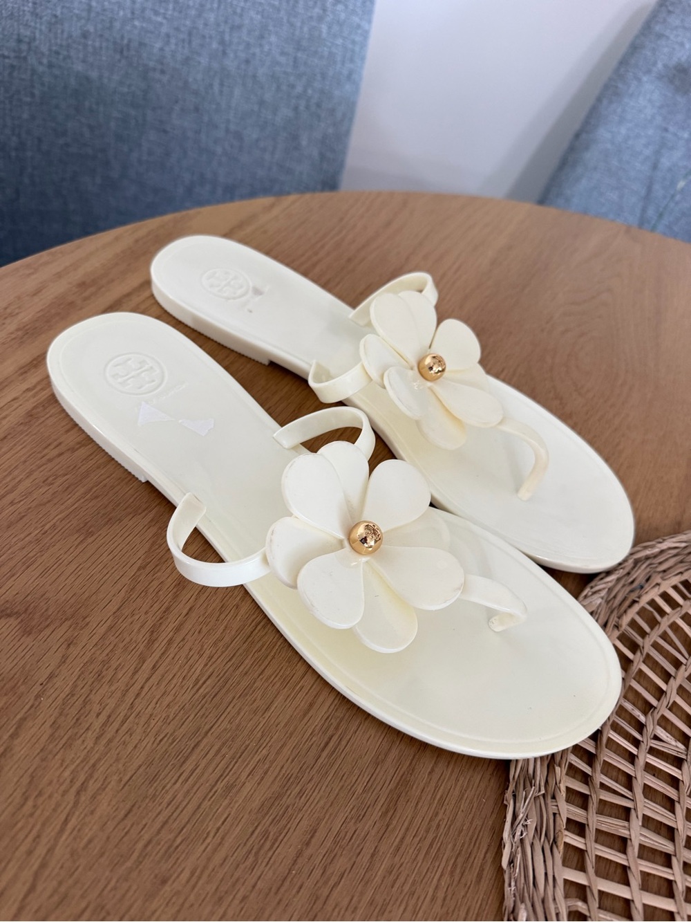 Tory Burch daisy jelly thong white Sandals Women’s Size 11 Cream/ Gold